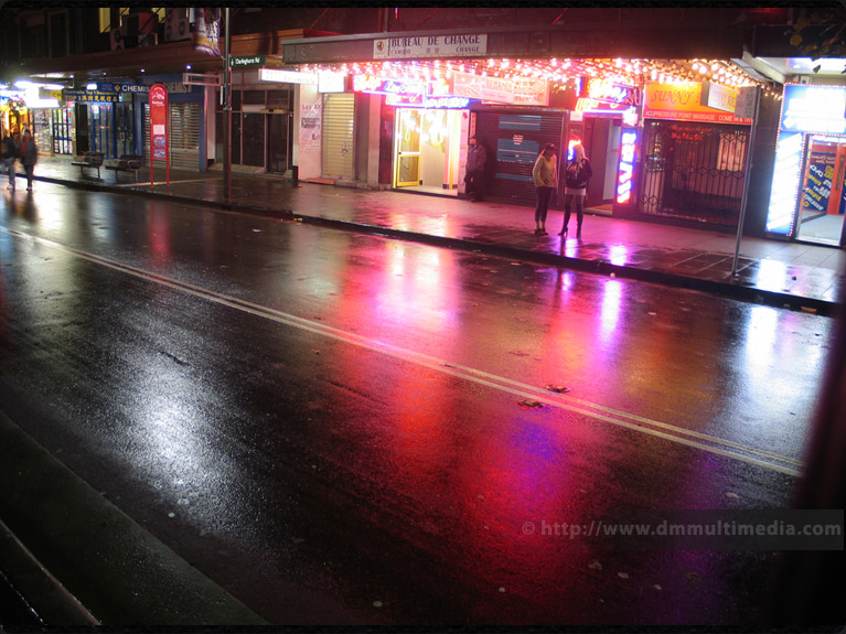 R32 on wet street - backplate